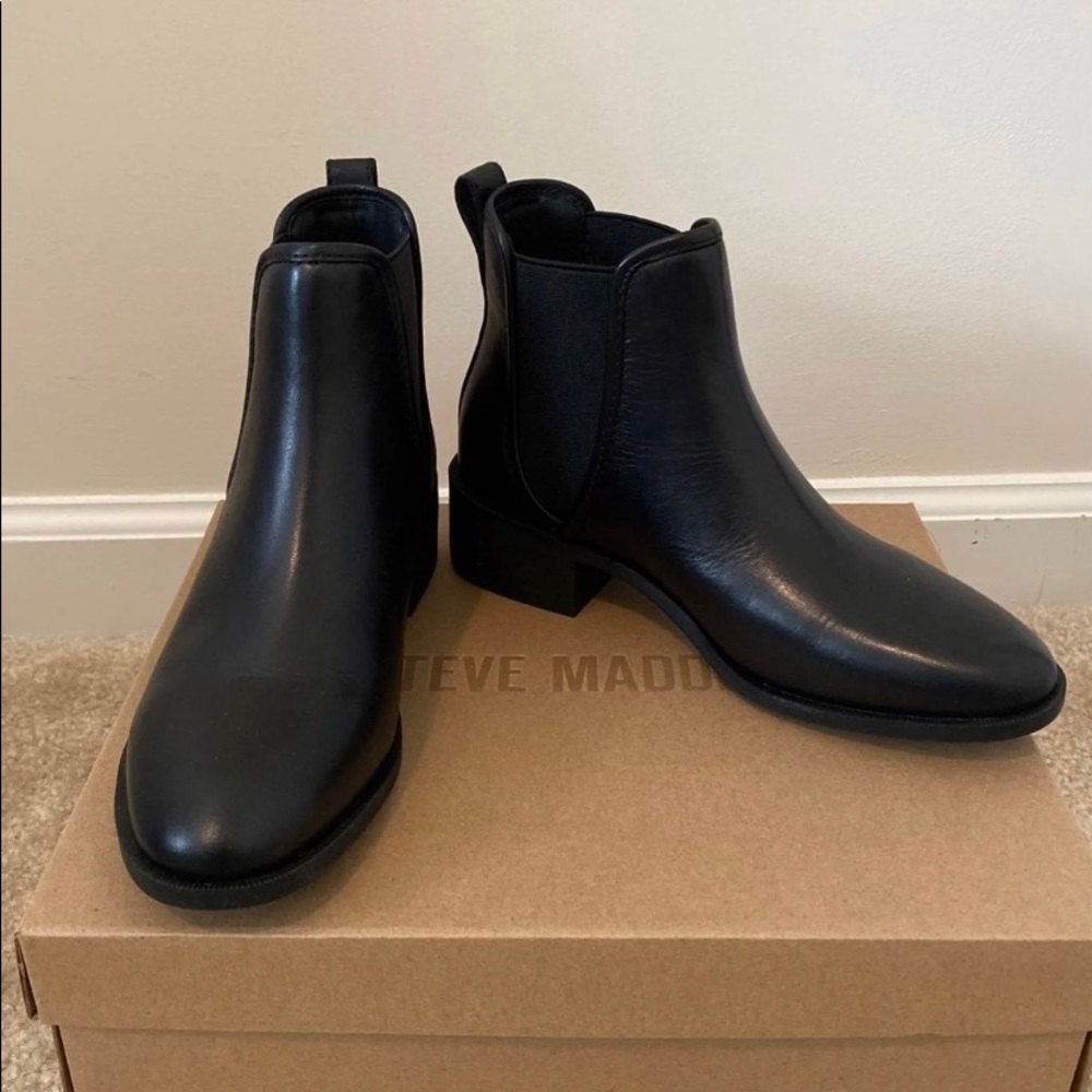 Brand new Steve Madden Chelsea booties, size 6